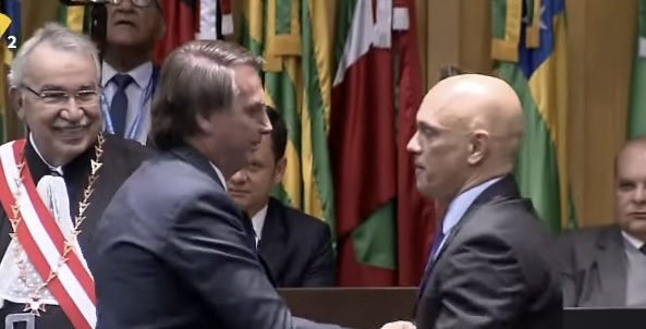 Vídeo: evento com Bolsonaro e Moraes tem aperto de mão e aplausos