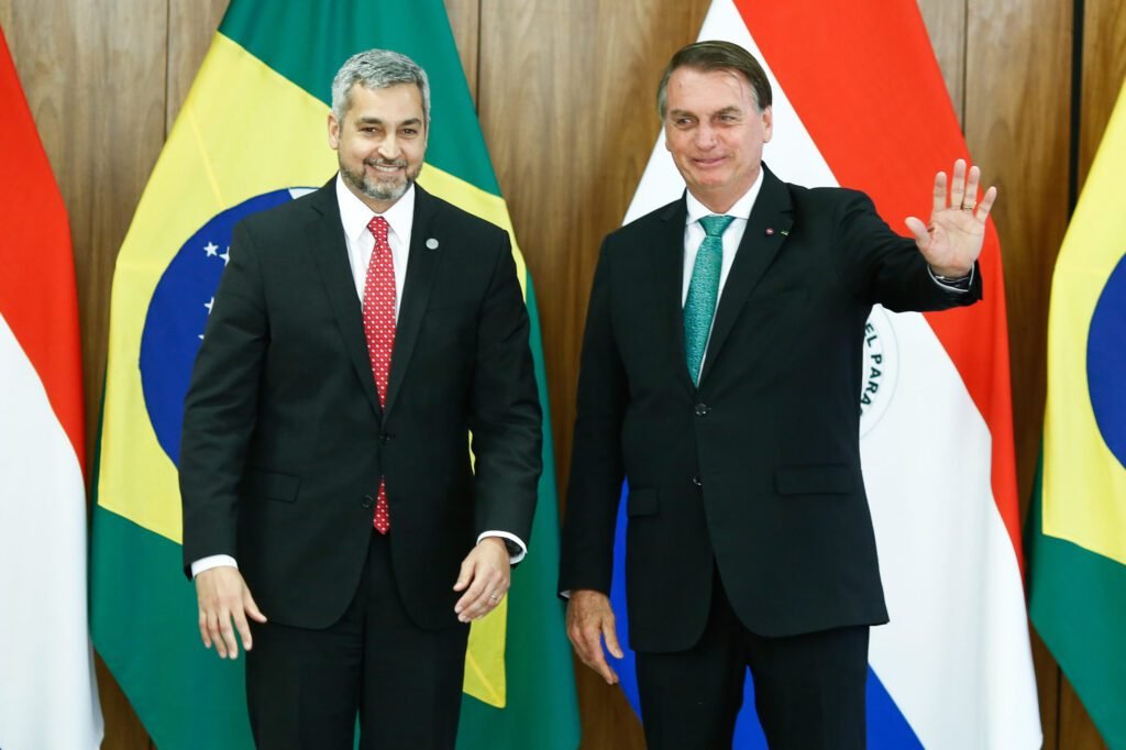 Ao vivo: Bolsonaro visita obras da ponte de integração Brasil-Paraguai