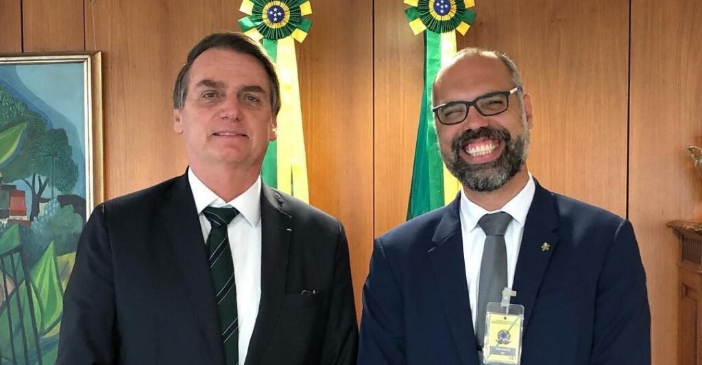 Bolsonaro afirma que “estudará” dar graça a Allan dos Santos