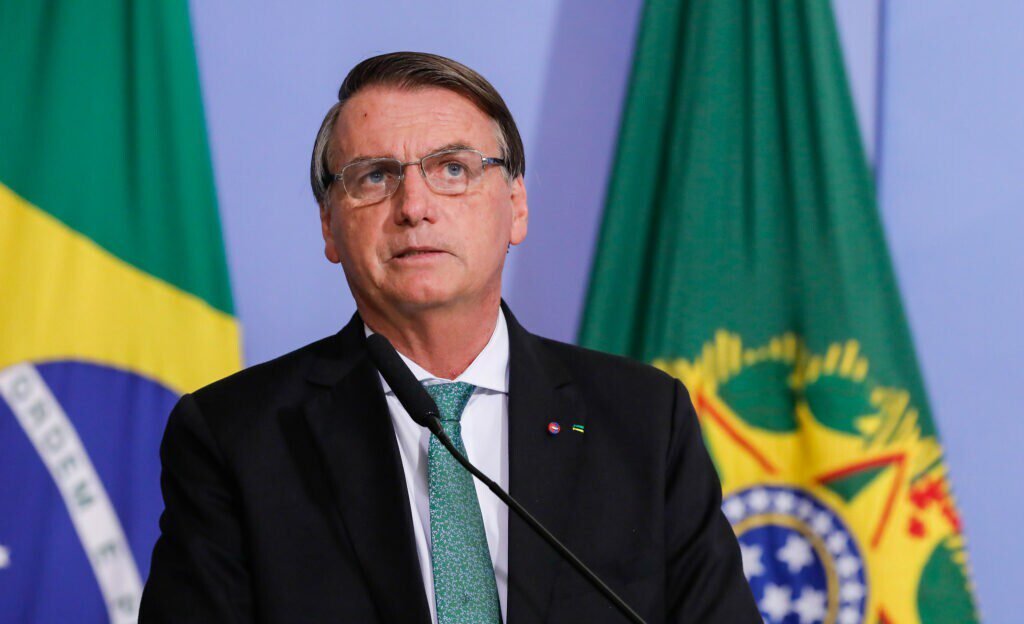 Bolsonaro fala sobre as urnas e avisa: “Está sendo tratado”