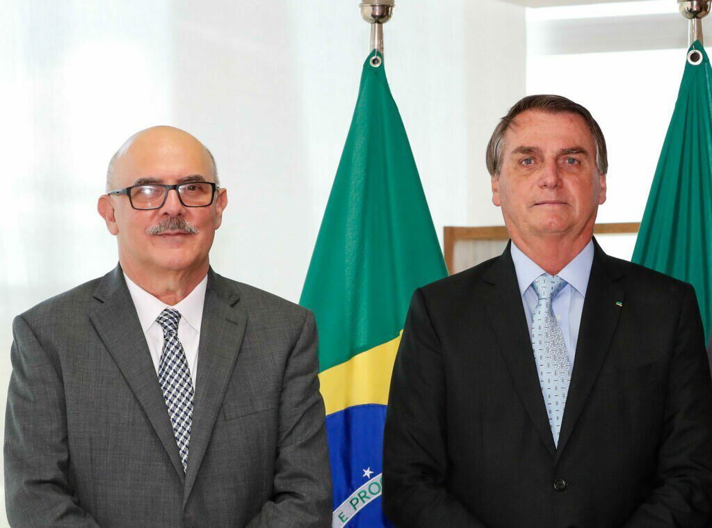 Bolsonaro volta a defender Ribeiro: “Preso injustamente”