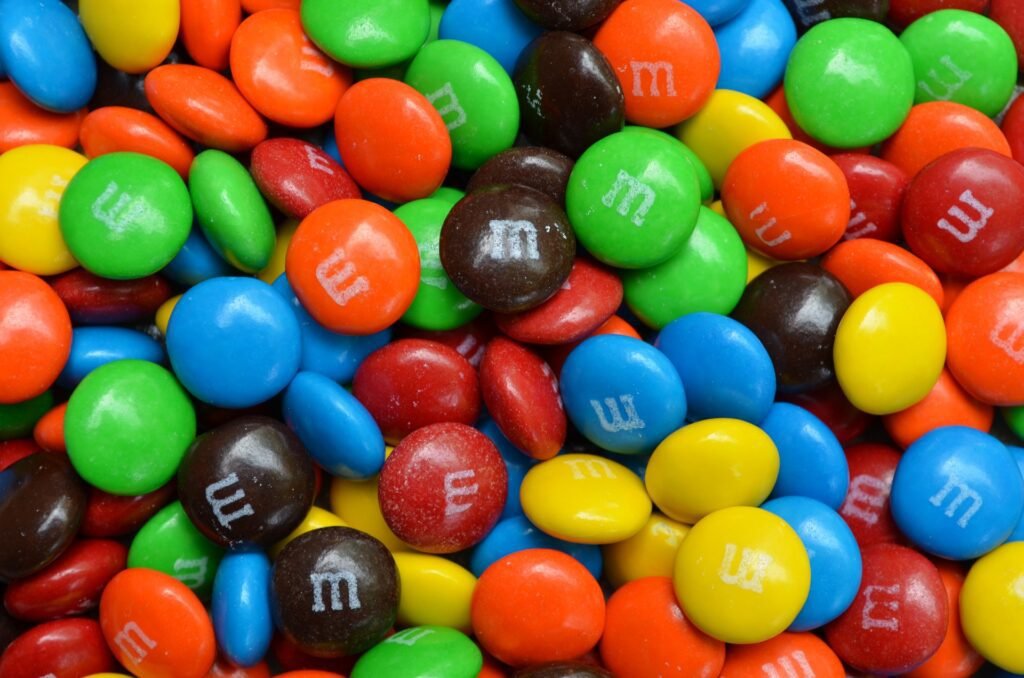 Funcionários da M&M ficam presos em tanque gigante de chocolate
