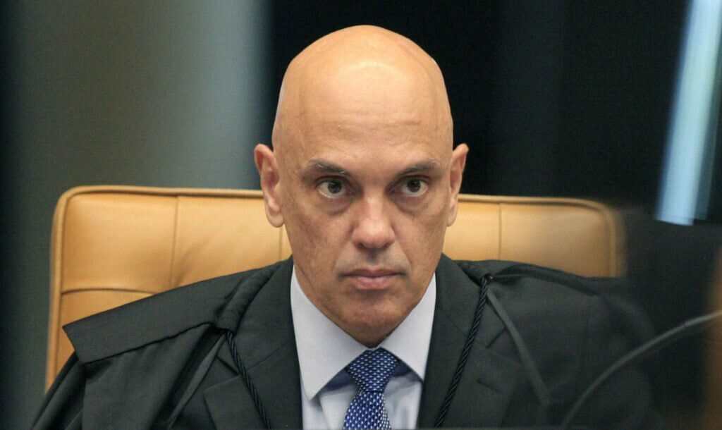 Moraes prorroga inquérito que apura fala de Bolsonaro em live