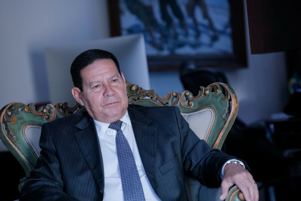 Mourão sobre Bolsonaro e Braga Netto: “Não me sinto chateado”