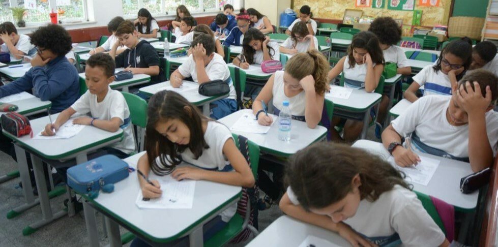 Prefeitura de Buenos Aires proíbe pronome neutro nas escolas