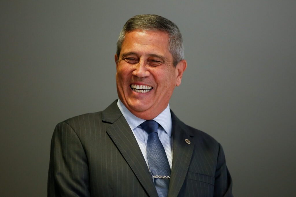 Pretendo anunciar Braga Netto como vice, diz Bolsonaro