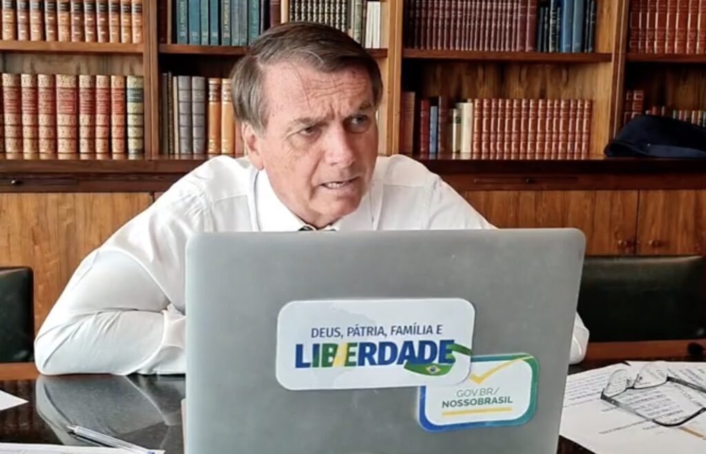 “Querem dar o golpe para me tirar do poder”, diz Bolsonaro