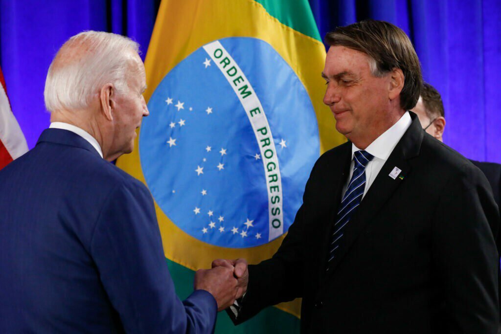 “Tem o JB brasileiro e o JB norte-americano”, brinca Bolsonaro