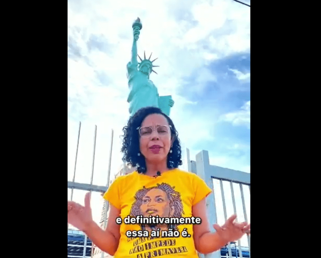Vereadora do PT protesta contra estátua da Havan em Natal