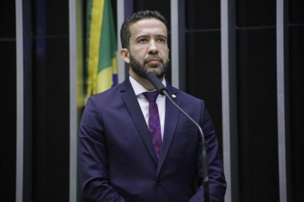 AVANTE lança André Janones como candidato à Presidência