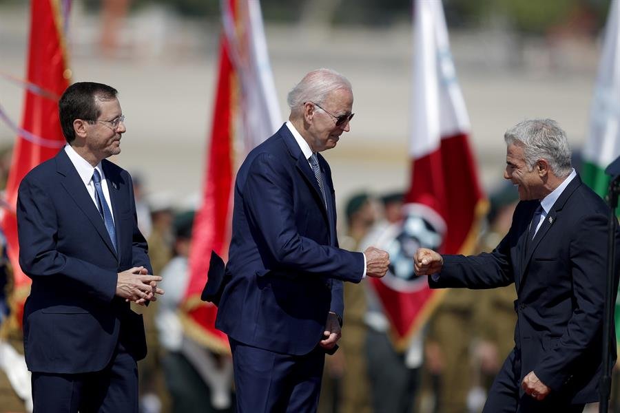 Biden não aperta mão de líderes no Oriente Médio para prevenir Covid