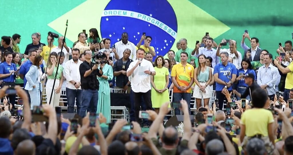 Bolsonaro abre espaço para o Centrão com Lira e Collor no palco