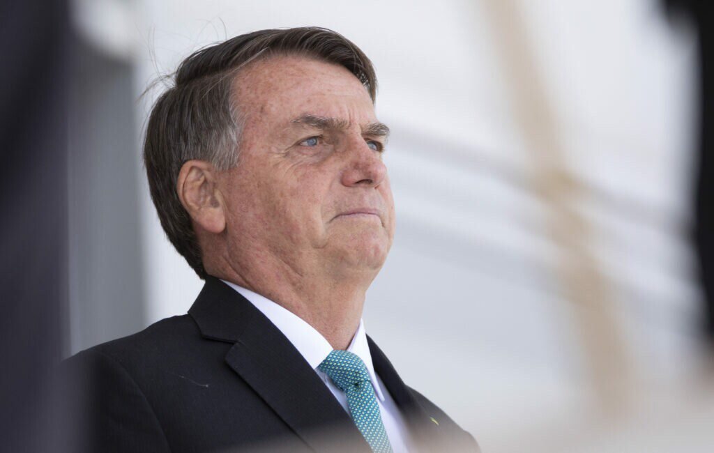 Bolsonaro elogia operação no Alemão e lamenta morte de PM