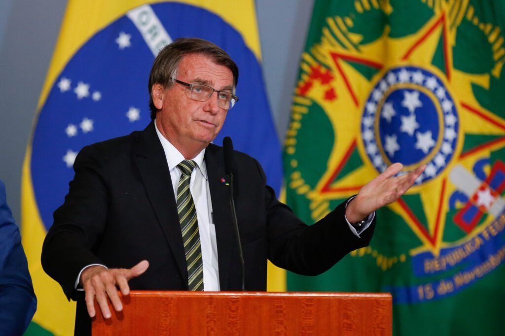 Bolsonaro reúne embaixadores para rebater falas de ministros