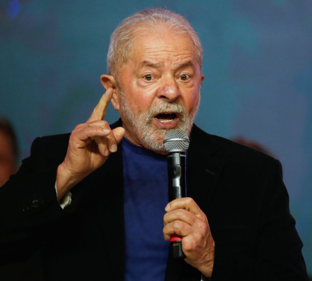 Bolsonaro só aumentou Auxílio Brasil por medo, diz vídeo de Lula