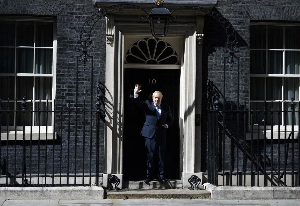 Boris Johnson renuncia ao cargo de premiê do Reino Unido
