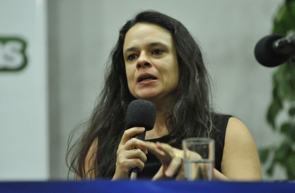 Janaina Paschoal associa Marcos Pontes a Lula e é criticada