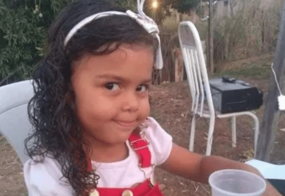 Menina de 5 anos morre após ser baleada na cabeça por traficante