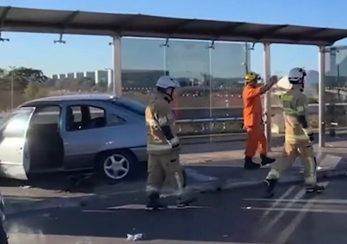 Mulher cai de viaduto e morre após ser atropelada em Brasília