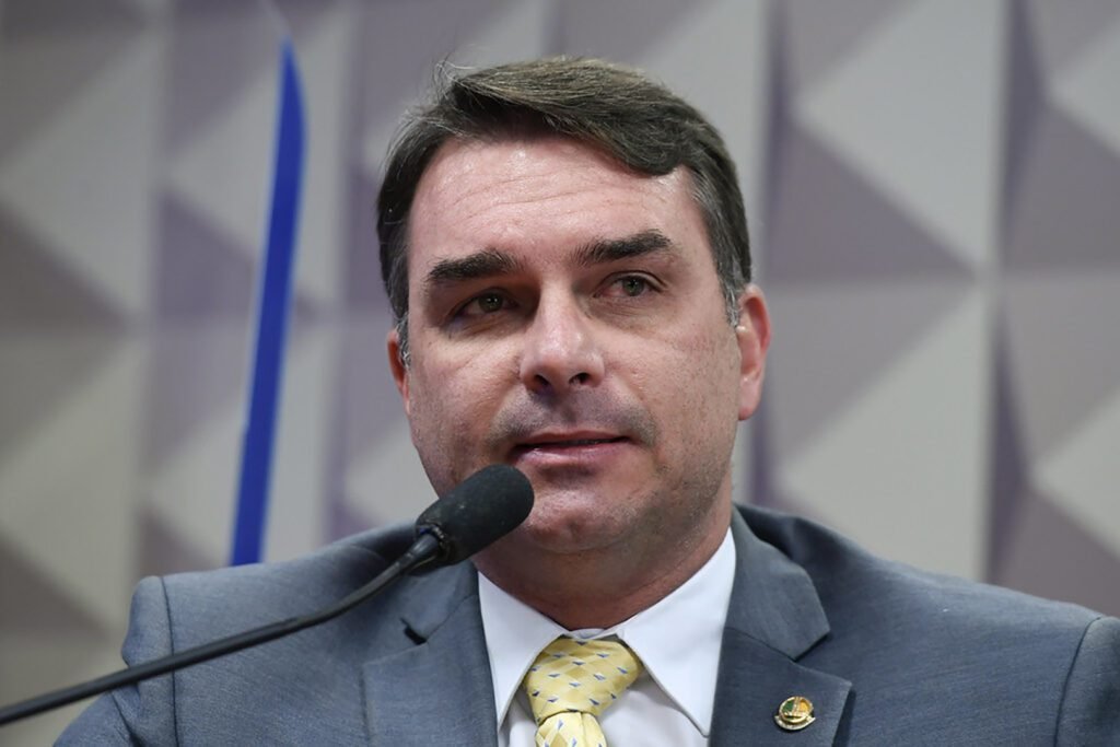 PGR arquiva ação de Flávio Bolsonaro contra Renan Calheiros