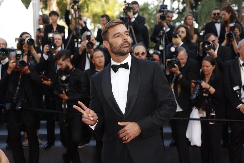 Sobrinho retira queixas de abuso e incesto contra Ricky Martin