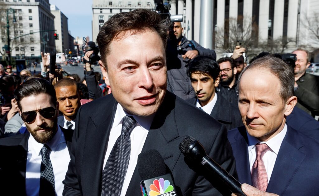 Twitter aciona a Justiça para forçar Musk a comprar a rede