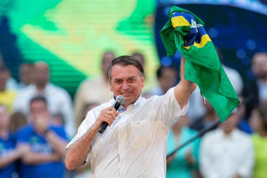 Bolsonaro cresce entre eleitores que recebem Auxílio Brasil
