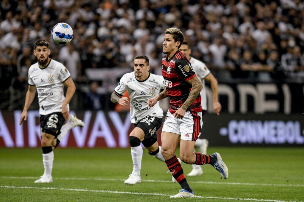 Com Corinthians x Flamengo, SBT vence série da Globo