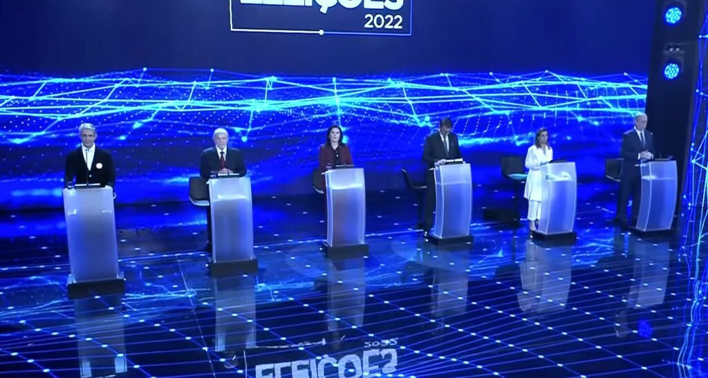 Debate na Band ultrapassa a Globo durante pico de audiência