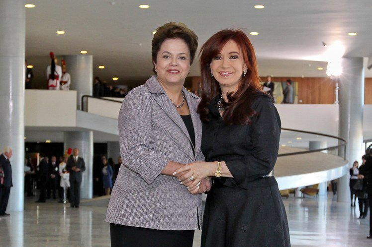 Dilma sai em defesa de Cristina Kirchner: “Perseguição judicial”