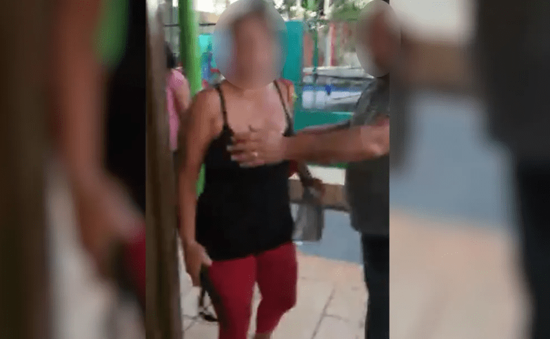 Mulher agride diretora da creche do filho com chineladas no rosto