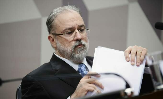 PSOL decide pedir impeachment de Aras no Senado, diz colunista