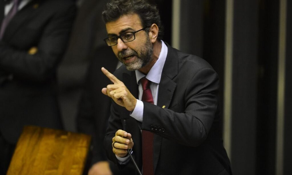 PT do Rio aprova resolução para deixar de apoiar Freixo