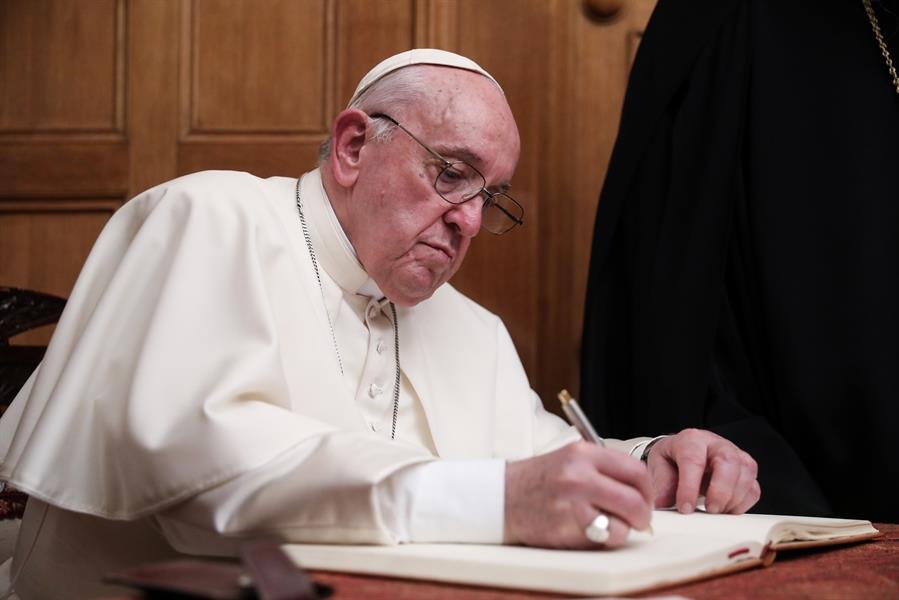 Papa incentiva trabalho de padre pró-LGBT: “Cultura do encontro”