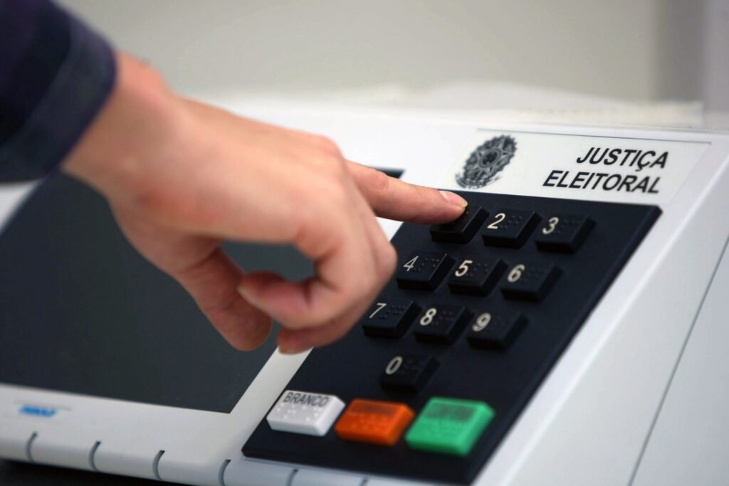 Polícia Federal inspeciona código-fonte das urnas eletrônicas