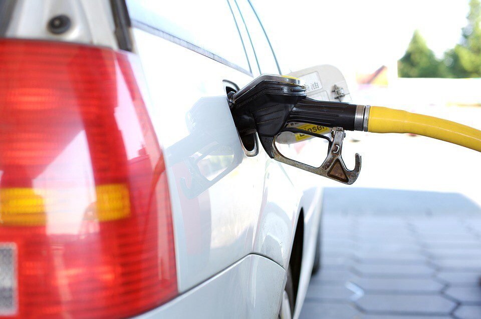 Preço da gasolina cai pela 2ª semana consecutiva, diz ANP