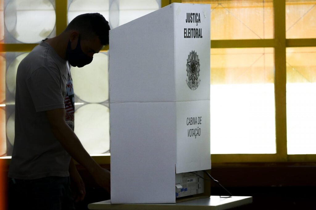 Quem tumultuar eleição pode ser preso em flagrante, diz presidente do TRE-RJ
