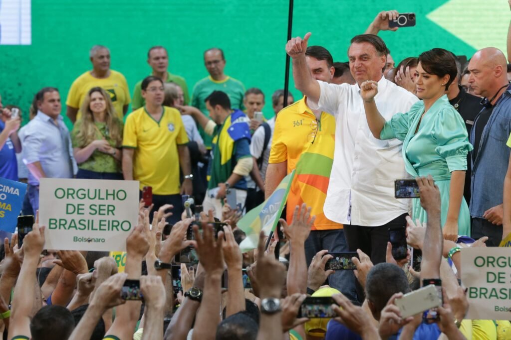 Vídeo de estreia da campanha de Bolsonaro convida povo às ruas
