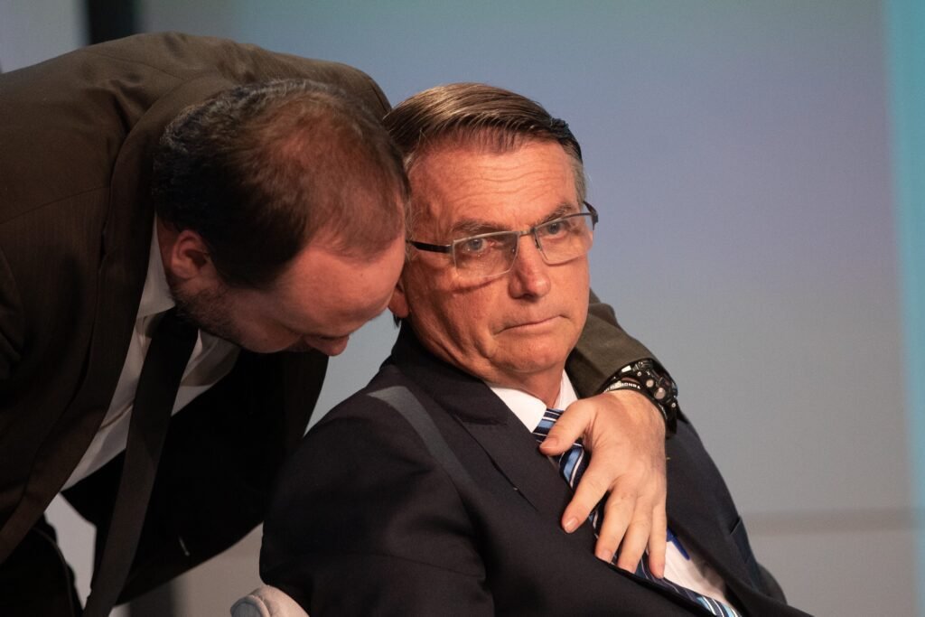 Bolsonaro contou com apoio de Carlos antes de debate