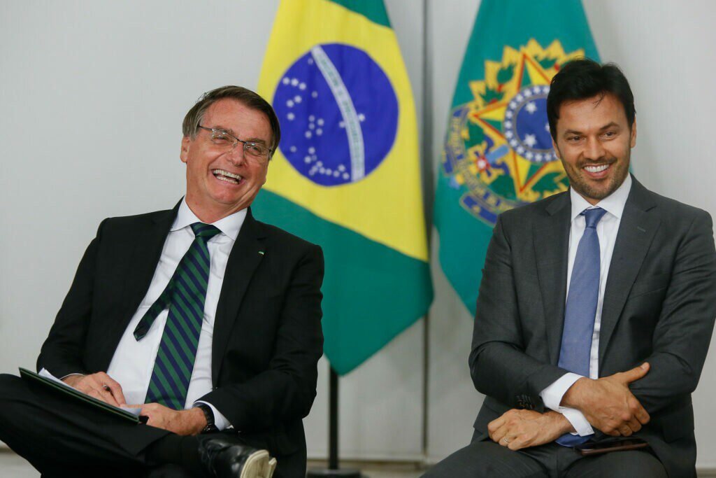 Bolsonaro gosta da pesquisa nas ruas, revela ministro Fábio Faria