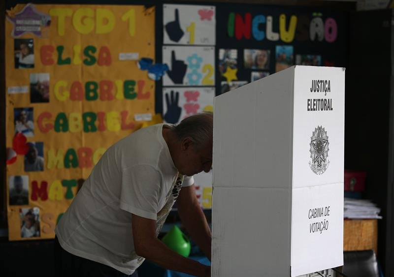 Brasil bate recorde de pesquisas de intenção de voto nesta eleição