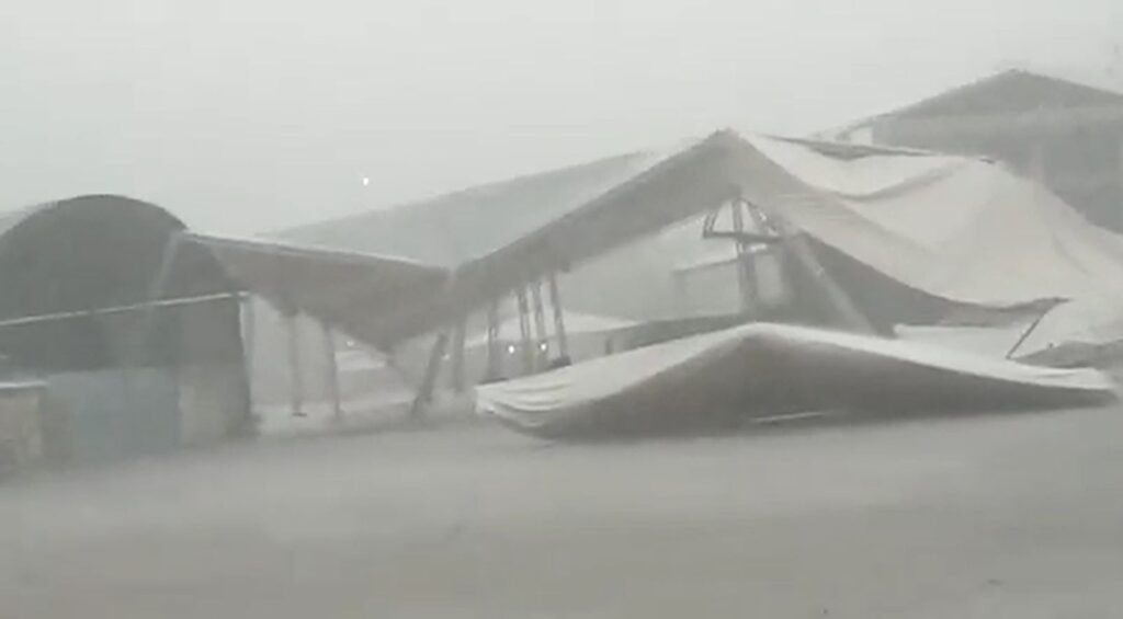 Chuva derruba estrutura de comício de Lula em Belém