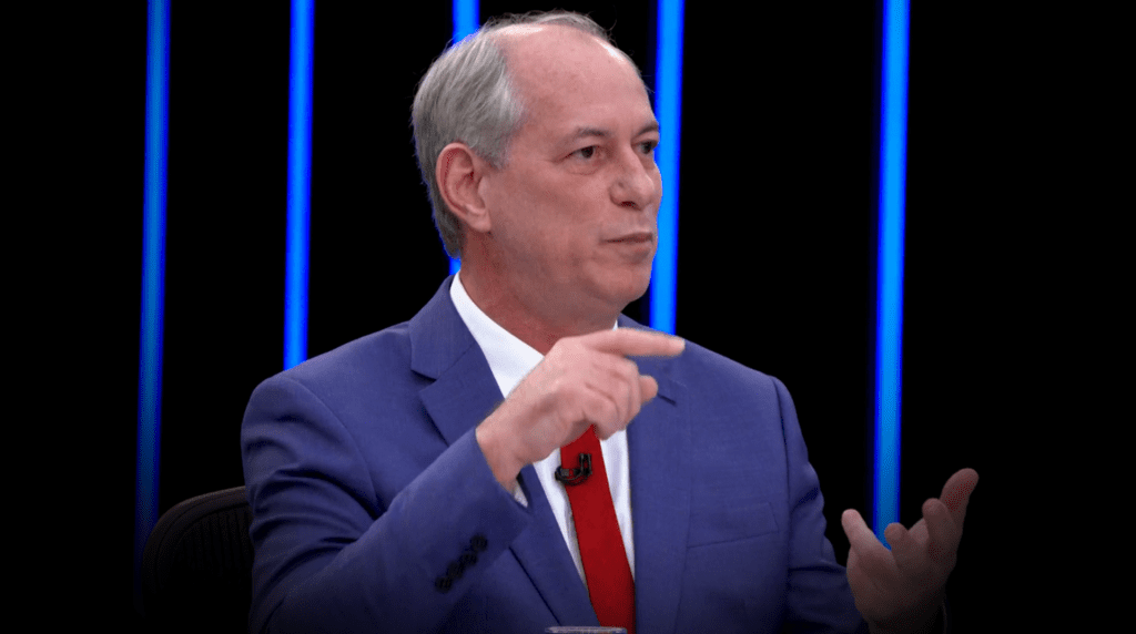 Ciro Gomes acusa petistas de roubarem logomarca de campanha