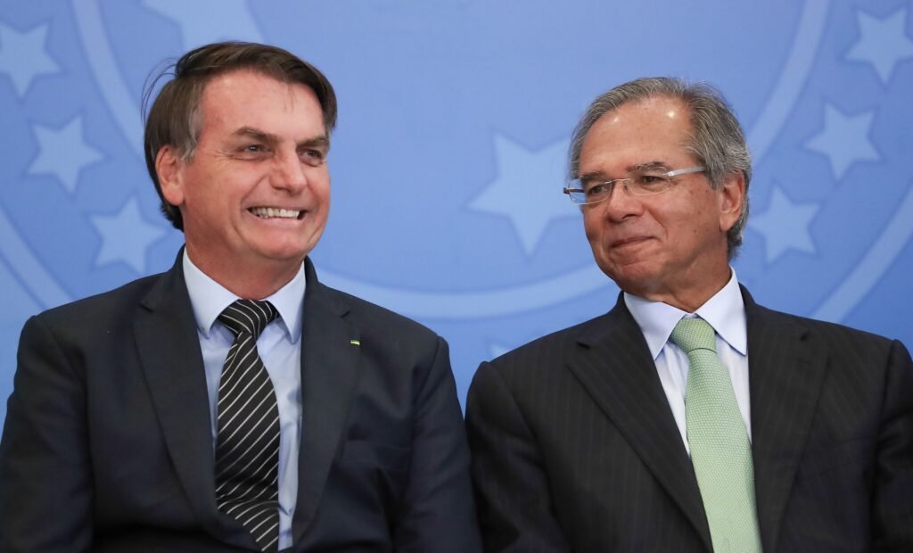 Guedes repete fala de Bolsonaro e chama Lula de “capeta”