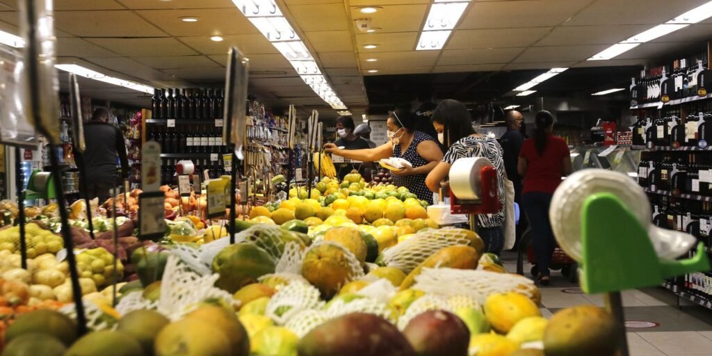 Inflação oficial cai 0,36% em agosto,diz IBGE