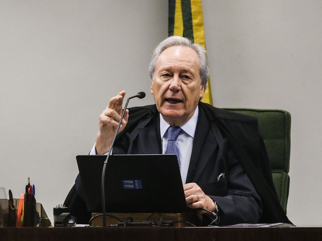 Lewandowski arquiva pedido de Bolsonaro por suspeição de Moraes