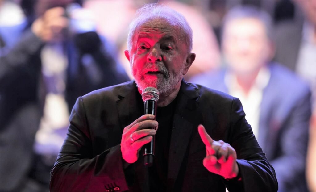 Lula decide não ir ao debate do SBT, mas confirma com a Globo