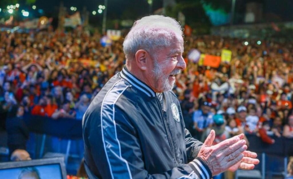 Lula mente ao dizer que o salário mínimo não aumenta há 5 anos