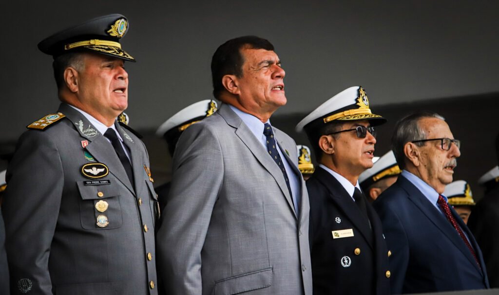 Moraes acena a militares e aceita teste com uso da biometria