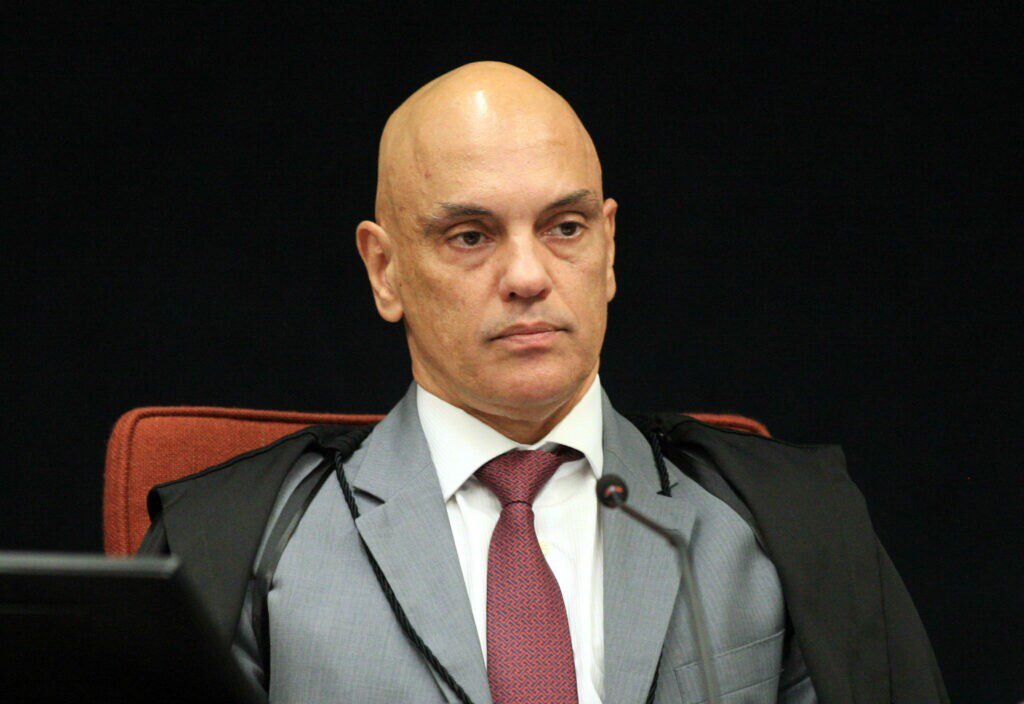 Moraes vai apurar vazamento de quebra de sigilo de assessor Cid